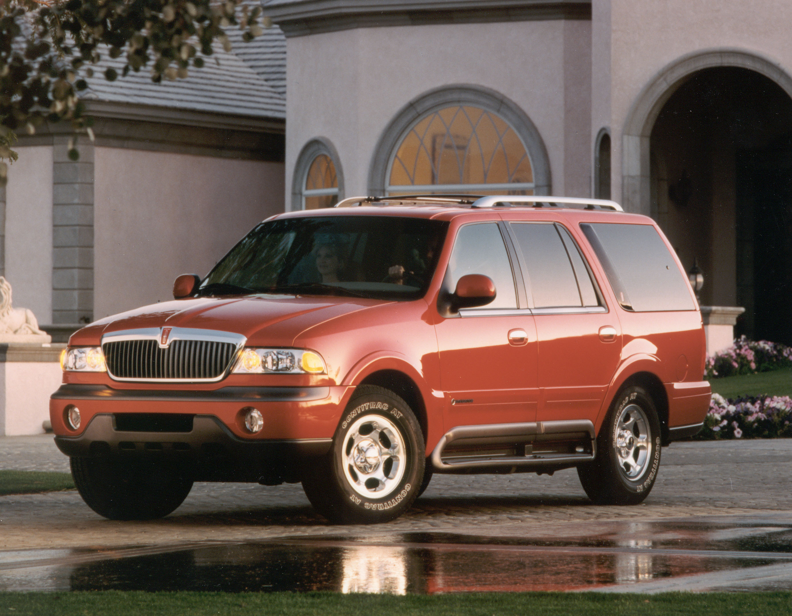 uploads/1998 Lincoln Navigator.jpg